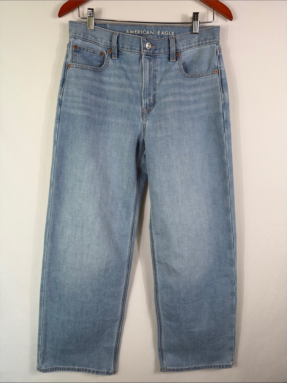 American Eagle Super High Rise Baggy Wide Leg Jeans. Womens Size 4 Short.